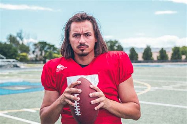Cam Rising Net Worth: Exploring the Success Story of Hawaii's Rising Football Star