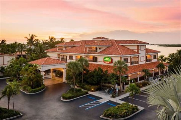 Courtyard by Marriott Key West Waterfront: The Ultimate Guide to Your Perfect Stay