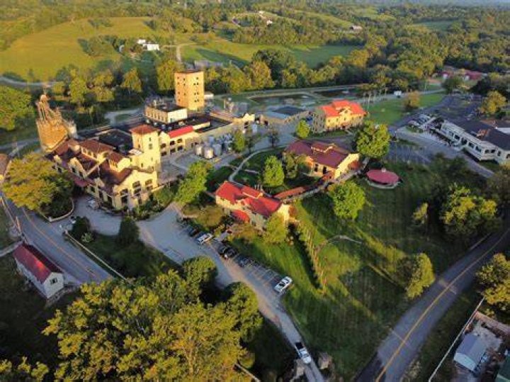 Discover the Rich Legacy of Four Roses Distillery: A Bourbon Lover's Paradise