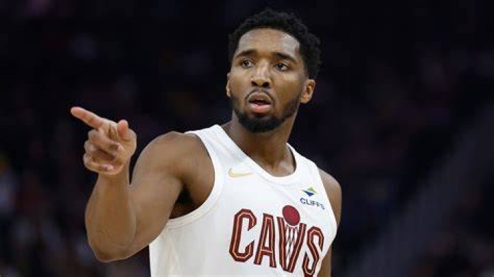 Donovan Mitchell: The NBA Star Who&rsquo;s Making Waves in the League