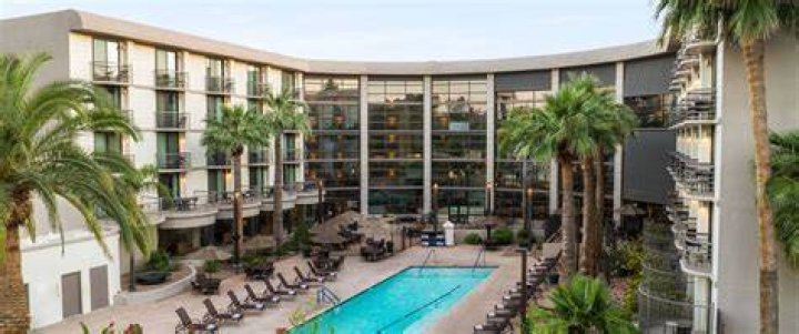 Embassy Suites by Hilton Phoenix Biltmore: A Luxurious Stay in the Heart of Arizona