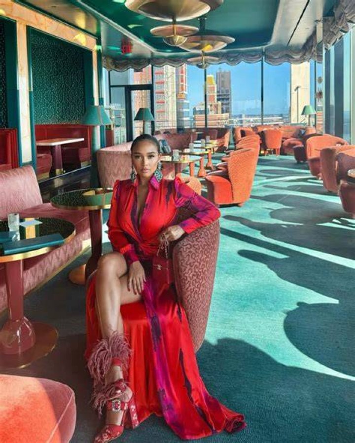Extravagant Style: A Bold and Luxurious Fashion Statement