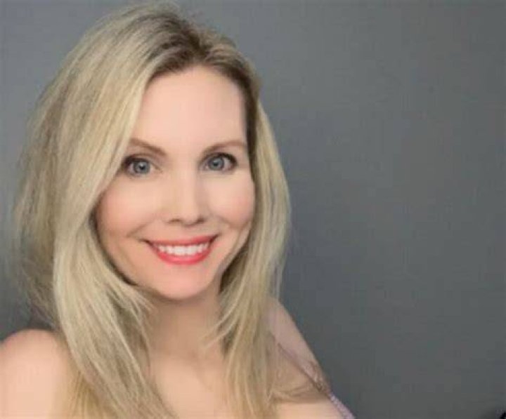 Holly Jane Johnston Biograf&iacute;a: The Untold Story of a Rising Star