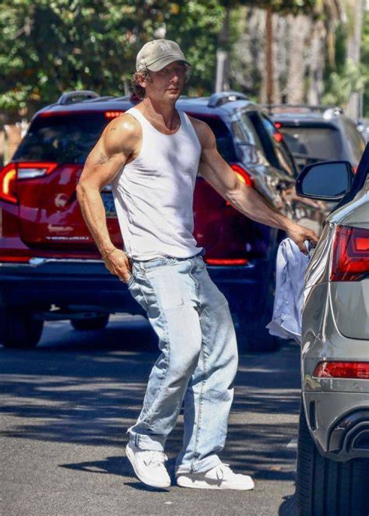 Jeremy Allen White Car on His Back: An In-Depth Look at the Phenomenon