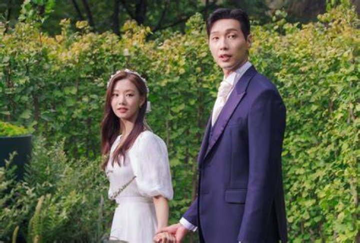Ji Hyun Woo and Lee Hee Relationship: A Deep Dive into Their Love Story