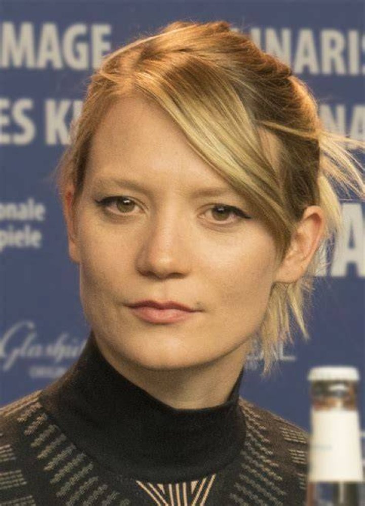 Mia Wasikowska: A Rising Star in the World of Cinema