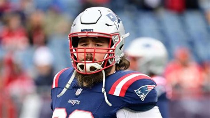 Patriots Reportedly Sign Veteran Center to Replace David Andrews