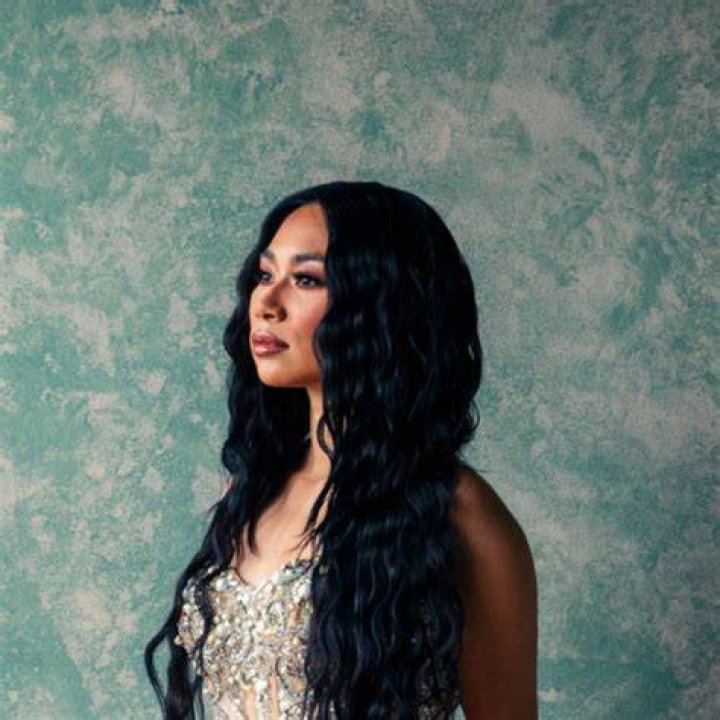 Saralefi: The Rising Star in the Music Industry You Need to Know About
