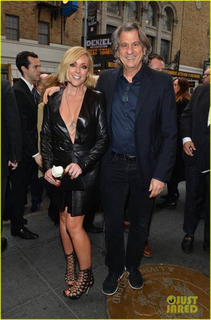 Unraveling the Mystique of Jane Krakowski's Dating Life